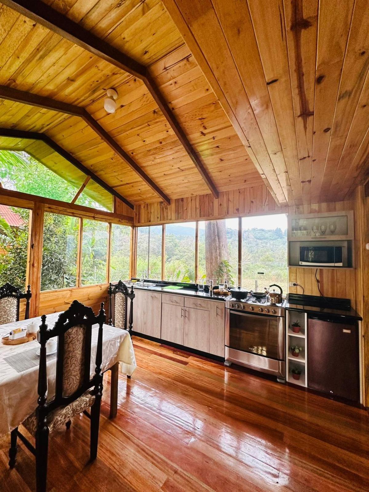 Hassinger Ranch Cabanas Oxapampa Exterior photo